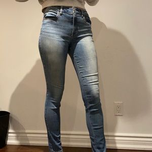 2/$25 🌸AE high rise Jeans
